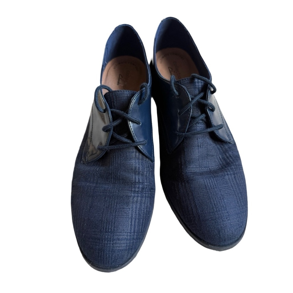 Clarks Navy Blue Women's patent leather and patterned